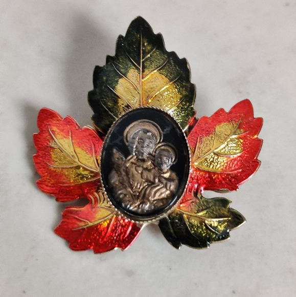 Vintage Leaf Lapel Pin w/St.Joseph medal - Picture 8 of 9